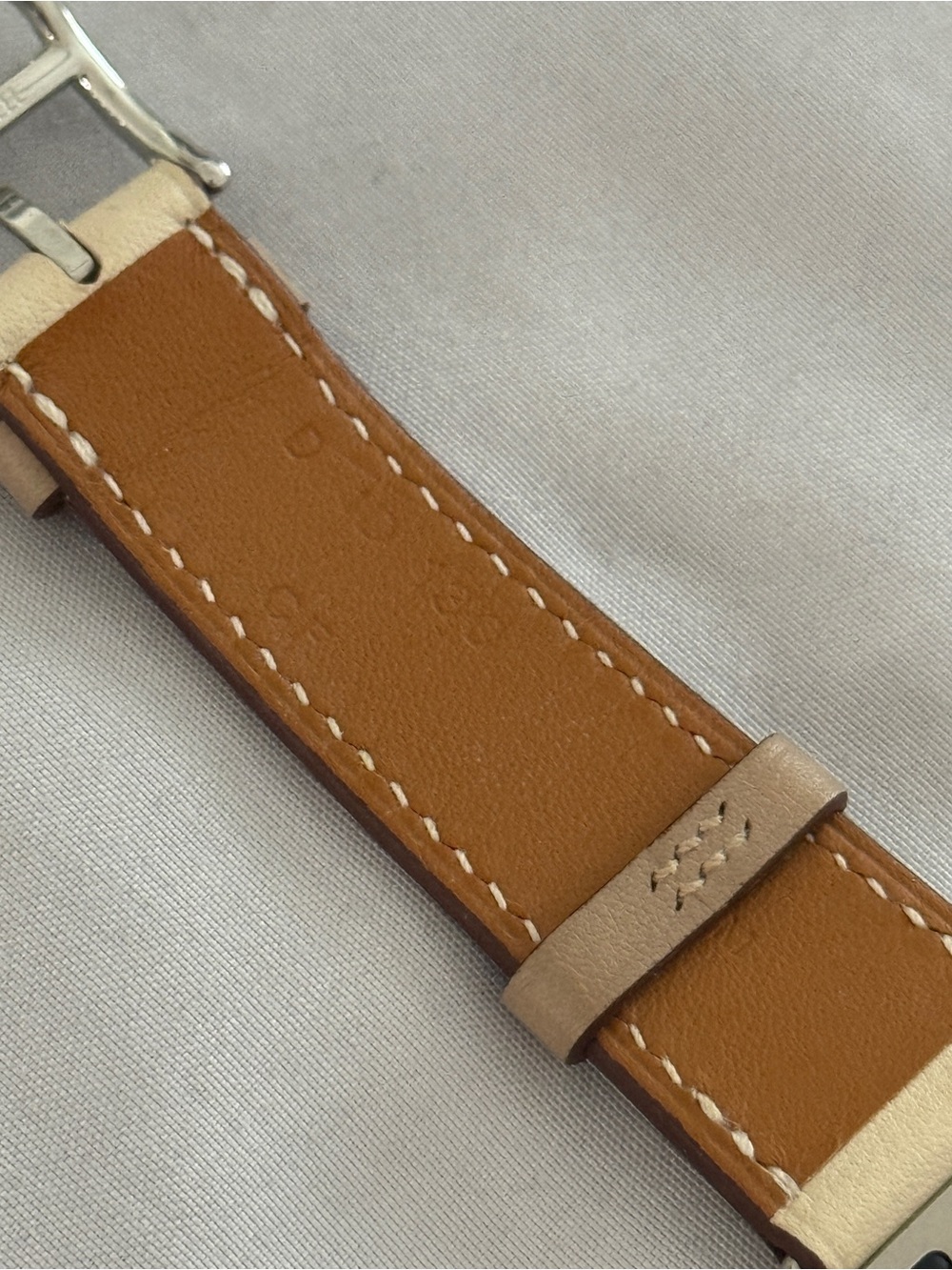 Hermes Apple Watch band pink and beige only barely used - Picture 9 of 11